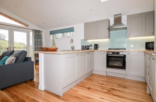 Looe Cabin | 7 Valley View, Open-plan, WiFi