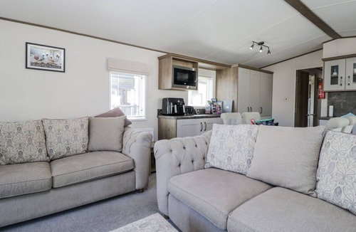 Tewitfield Cabin | 7 Yealands, Carnforth