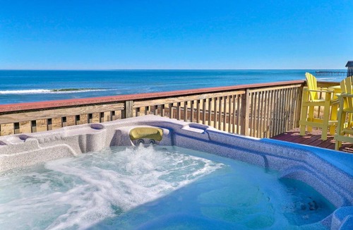 South Nags Head House | 7041 Toes in the Sand Oceanfront Dog Friendly Hot Tub