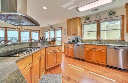 South Nags Head House | 7080 Cool Breeze * Pool * Elevator * Dog Friendly