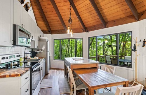 Beech Mountain Cabin | 73 m² Cabin ∙ 2 bedrooms ∙ 6 guests
