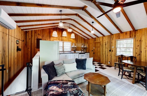 Topton House | 74 m² House ∙ 2 bedrooms ∙ 6 guests