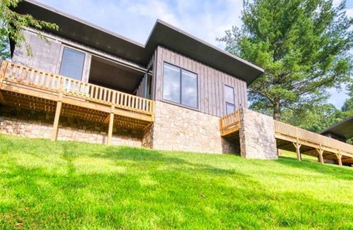 West Jefferson House | 77 m² House ∙ 2 bedrooms ∙ 6 guests
