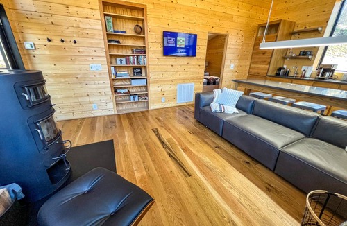 West Jefferson House | 77 m² House ∙ 2 bedrooms ∙ 6 guests