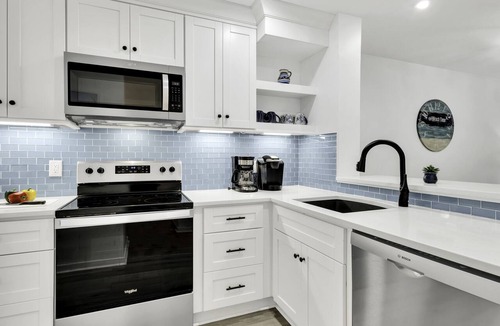 Hilton Head Island Condo | 77 Springwood Villa @ Forest Beach | Pool View | Minutes to Coligny | 10 min walk to the Beach