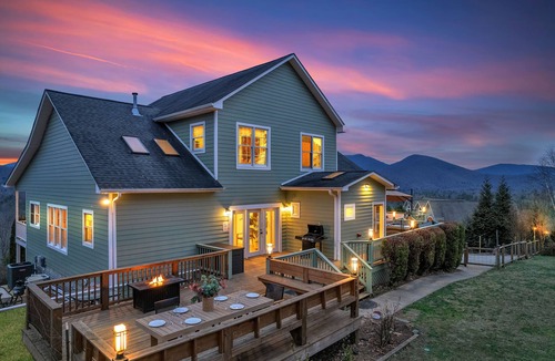 Asheville Villa | 7br Asheville Mansion, Views, Pool, Full Spa, Hot Tub, Gameroom - close to DownT