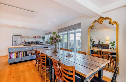 Eccles Cottage | 8 bedroom accommodation in Bluebell Hill, near Chatham