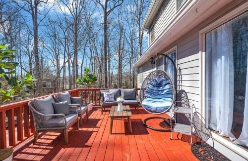 Candler House | 8 Br Sleeps 24 Hot Tub Game Room Dog Friendly