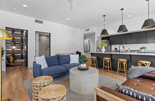 Woodland in Waverly Condo | 8 Min to Broadway-Balcony-Walkable-2 King Beds