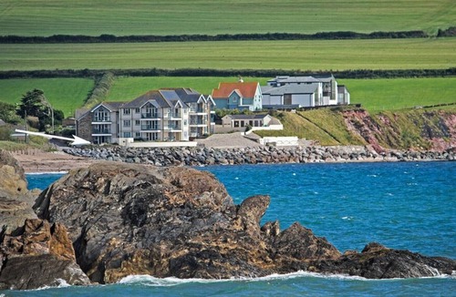 Burgh Island House | 8 Thurlestone Rock - Three Bedroom House, Sleeps 6