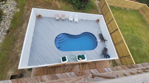 South Nags Head House | 8018 Beach Rd, Semi-Oceanfront, Pool/Hot Tub