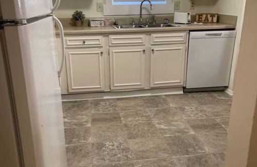 Charlotte House | 8107 Bald Ridge · 4 Bedroom Home, Mins from Uptown, Pet-friendly