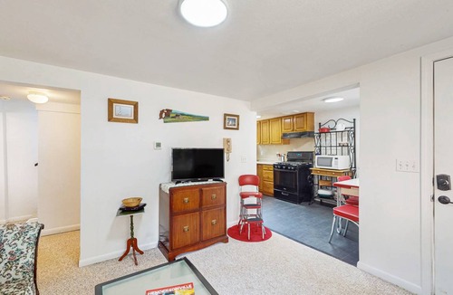 Hendersonville House | 82 m² House ∙ 2 bedrooms ∙ 3 guests