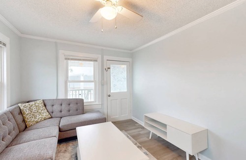 Kure Beach Cottage | 88 m² Cabin ∙ 2 bedrooms ∙ 4 guests