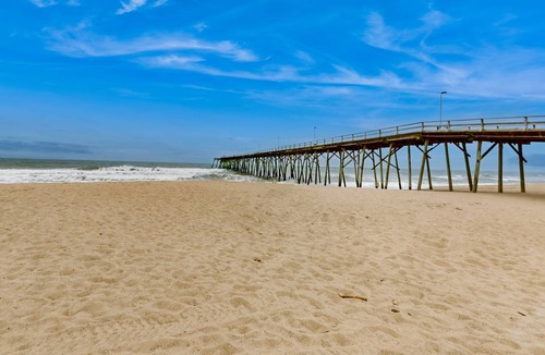 Kure Beach Cottage | 88 m² Cabin ∙ 2 bedrooms ∙ 6 guests