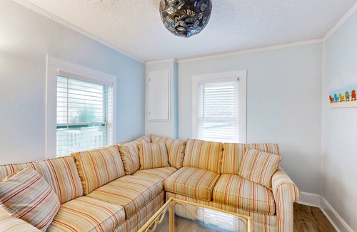 Kure Beach Cottage | 88 m² Cabin ∙ 2 bedrooms ∙ 6 guests