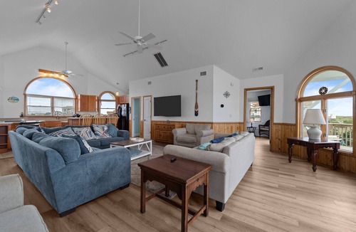 Waves House | 8BR Oceanfront home - Game & theater rooms, private pool, hot tub ★