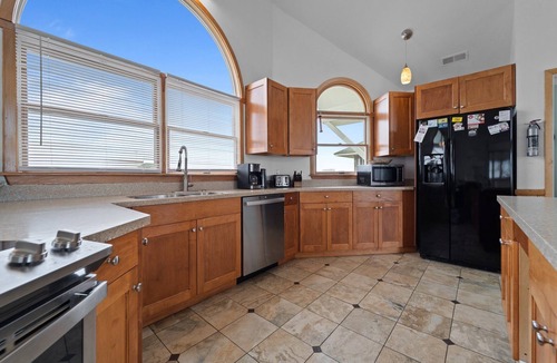 Waves House | 8BR Oceanfront home - Game & theater rooms, private pool, hot tub ★