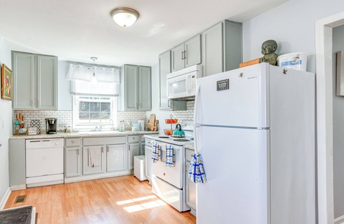 Sanford House | 9 Mi to Downtown: Sanford Home w/Hot Tub