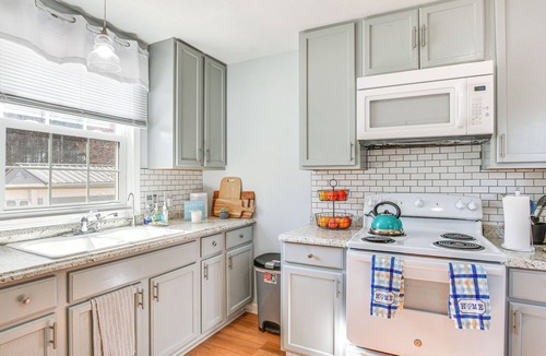 Sanford House | 9 Mi to Downtown: Sanford Home w/Hot Tub