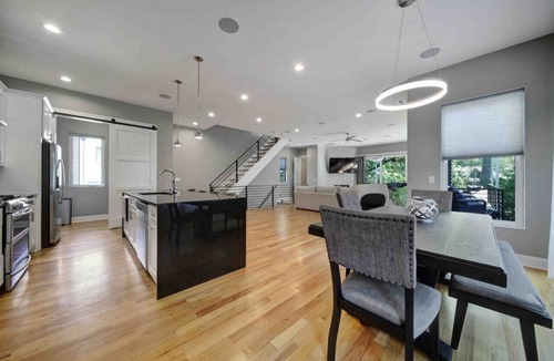 Third Ward House | 906 Westbrook B · City Views RoofTop Hot Tub & Short Walk to Stadium
