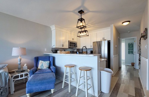 Surf City House | 910-B Turtle Cove: Beachfront Fun & Pool Access!