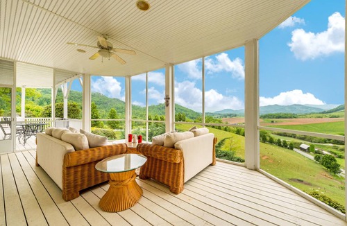 Clyde House | 929 m² House ∙ 8 bedrooms ∙ 28 guests