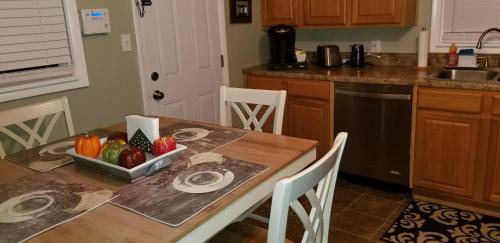 Fayetteville House | 93 m² House ∙ 2 bedrooms ∙ 5 guests