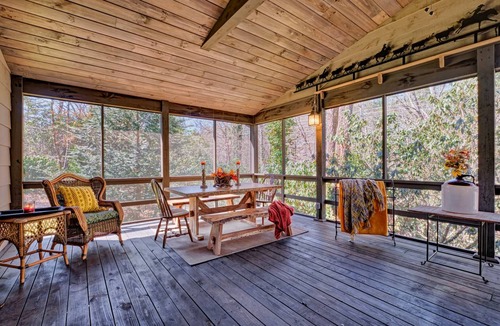 Cashiers Cabin | 97 m² Cabin ∙ 3 bedrooms ∙ 6 guests
