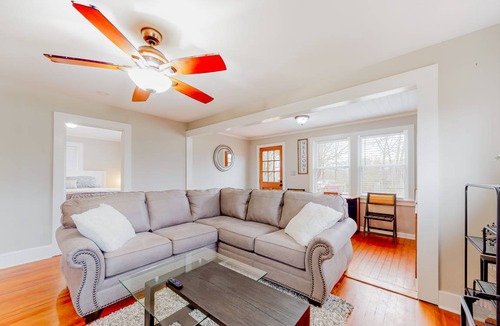 Candler House | 98 m² House ∙ 2 bedrooms ∙ 4 guests