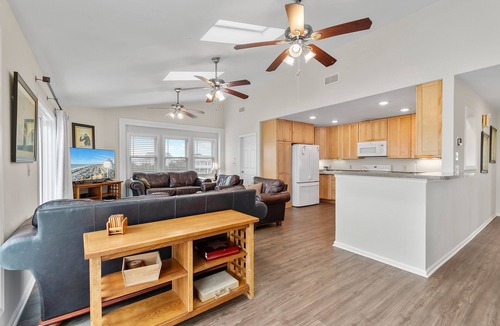 Holden Beach House | "A Blue Monkey" Oceanfront with a pool, 4 bedroom 4.5 bathroom