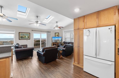 Holden Beach House | "A Blue Monkey" Oceanfront with a pool, 4 bedroom 4.5 bathroom
