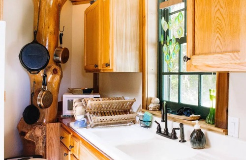 Nebo Apartment | A cozy, romantic cabin perfect for couples.nPets are always welcome, owners too!