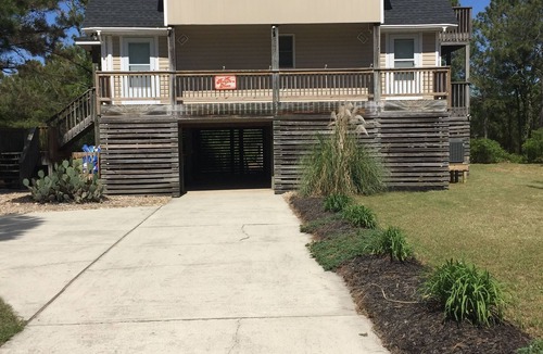Whalehead Beach House | A few step to the beach/Private Pool/Spa/Linens/Beds made/office/Wifi/much more