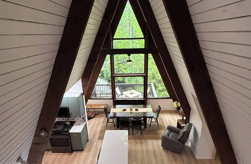 Newland Cabin | A-Frame Log Mountain Home With AC - soft listing
