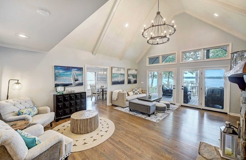 Lake Norman of Catawba Cottage | A Frame of Mind by Avantstay Lakefront Retreat Hot Tub + Game Room + Dock