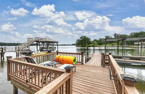 Lake Norman of Catawba House | A Frame of Mind by AvantStay | Private Dock + View