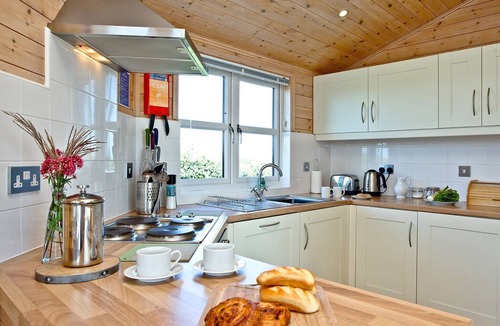 St Merryn Cabin | A light and spacious lodge with one double with walk in wardrobe and en-suite shower and one twin.