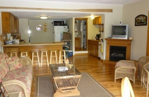 Lynn House | ~A~ Little Bit of Heaven on Lake Lanier - Convenient to TIEC