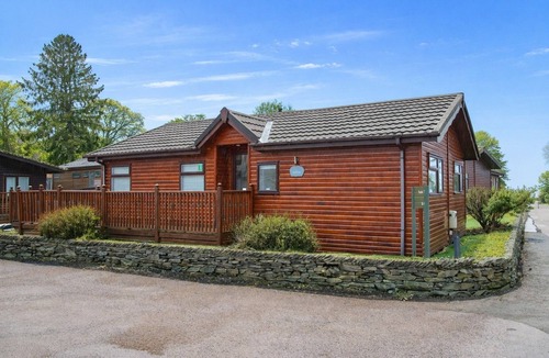 Troutbeck Bridge Ski Chalet | A lodge that sleeps 4 guests in 2 bedrooms