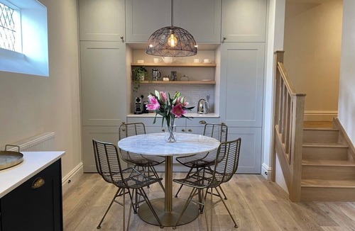 Chichester House | A luxurious 2 bed house in central Chichester. Courtyard garden and parking.