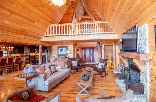 Grassy Creek Cabin | A Place to Bring Everyone Together | Fraser Creek Lodge | Hot Tub & Pool Table