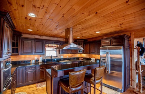 Grassy Creek Cabin | A Place to Bring Everyone Together | Fraser Creek Lodge | Hot Tub & Pool Table