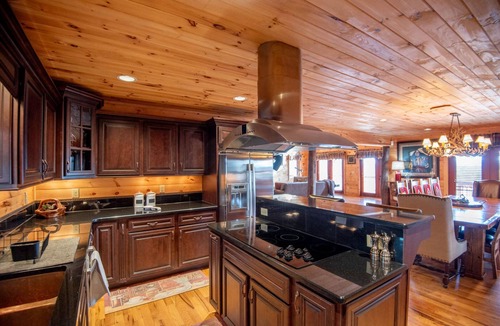 Grassy Creek Cabin | A Place to Bring Everyone Together | Fraser Creek Lodge | Hot Tub & Pool Table
