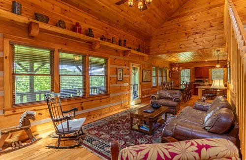 Boone Cabin | A Positive Outlook -10 mins to ASU, Hot Tub - Pool Table - Corner Jacuzzi