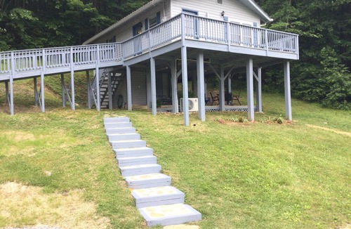 Robbinsville Cottage | A remodeled cottage close to the Dragon, Cherohala Skyway and area attractions.