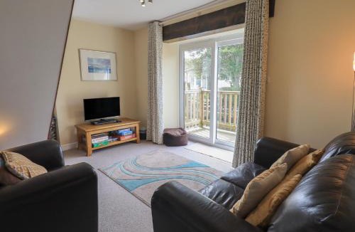 Staveley House | A River Runs By