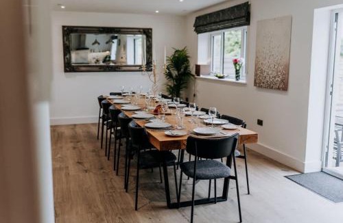 Llanarthney House | A Spacious Countryside Retreat for up to 16 Guests