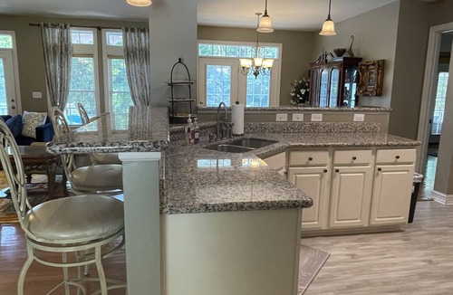 Troutman House | A Taste Of Southern Charm 9 Bedrooms 5 Baths- includes 3 bedroom guest cottage