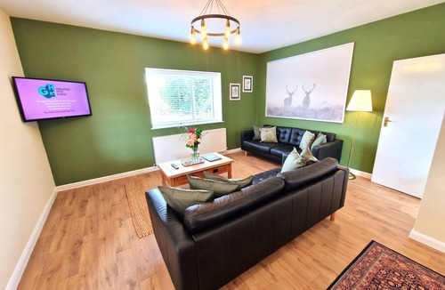 Ivinghoe Cottage | A three bedroom, two bathroom that sleeps 5 guests in 3 bedrooms